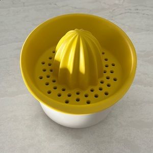Citrus juicer with bowl set